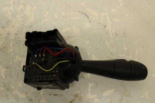 COMMODO DACIA ( COTE CLIGNOTEUR ) - Vue 2